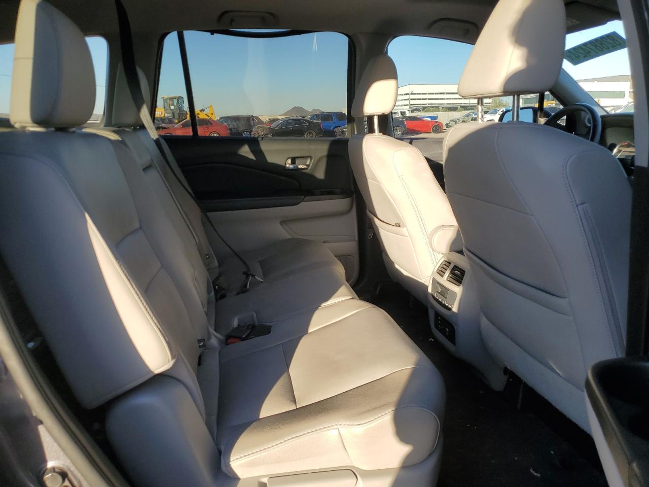 2017 Honda Pilot - Image 11