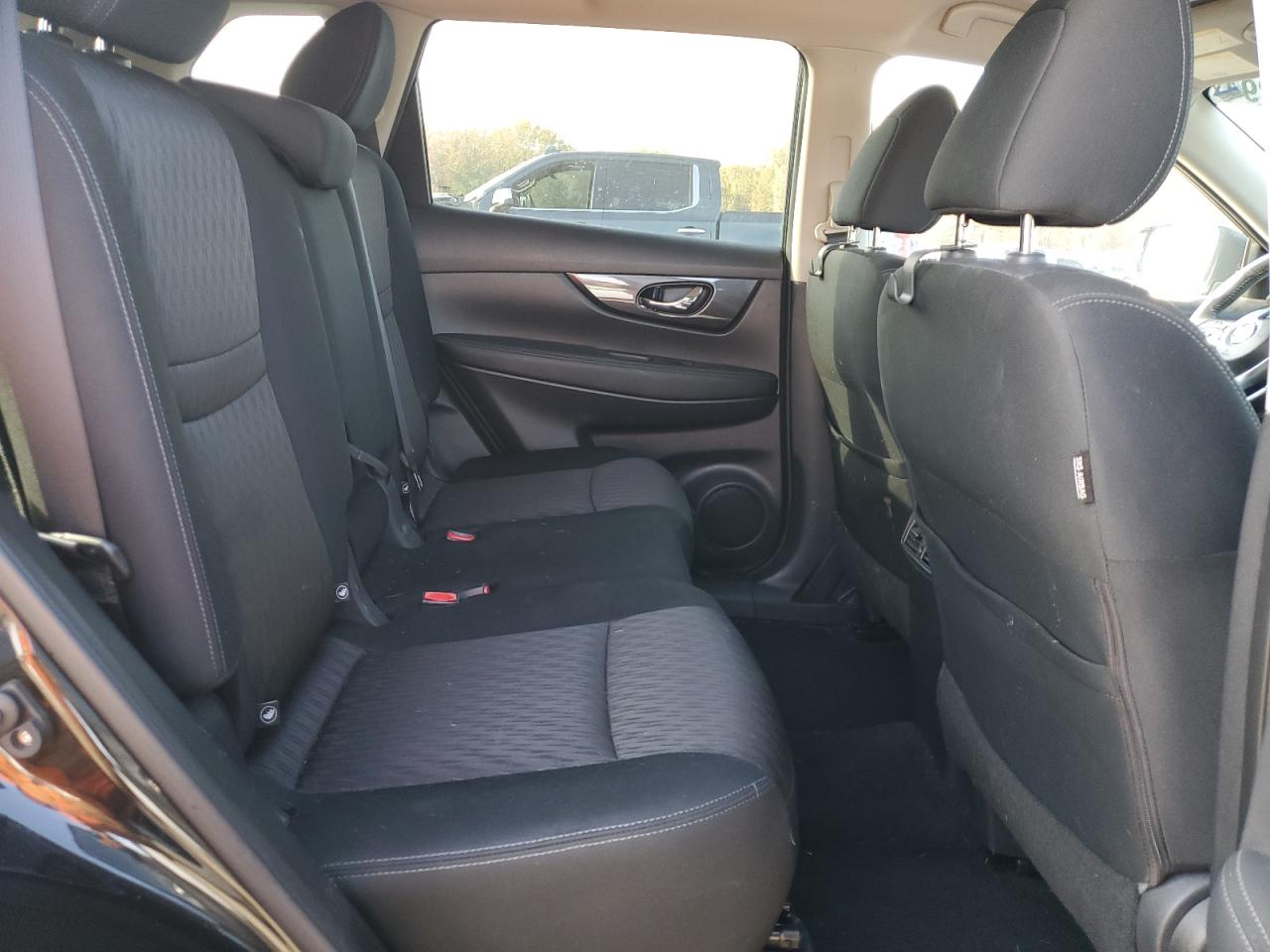 2018 Nissan Rogue - Image 11