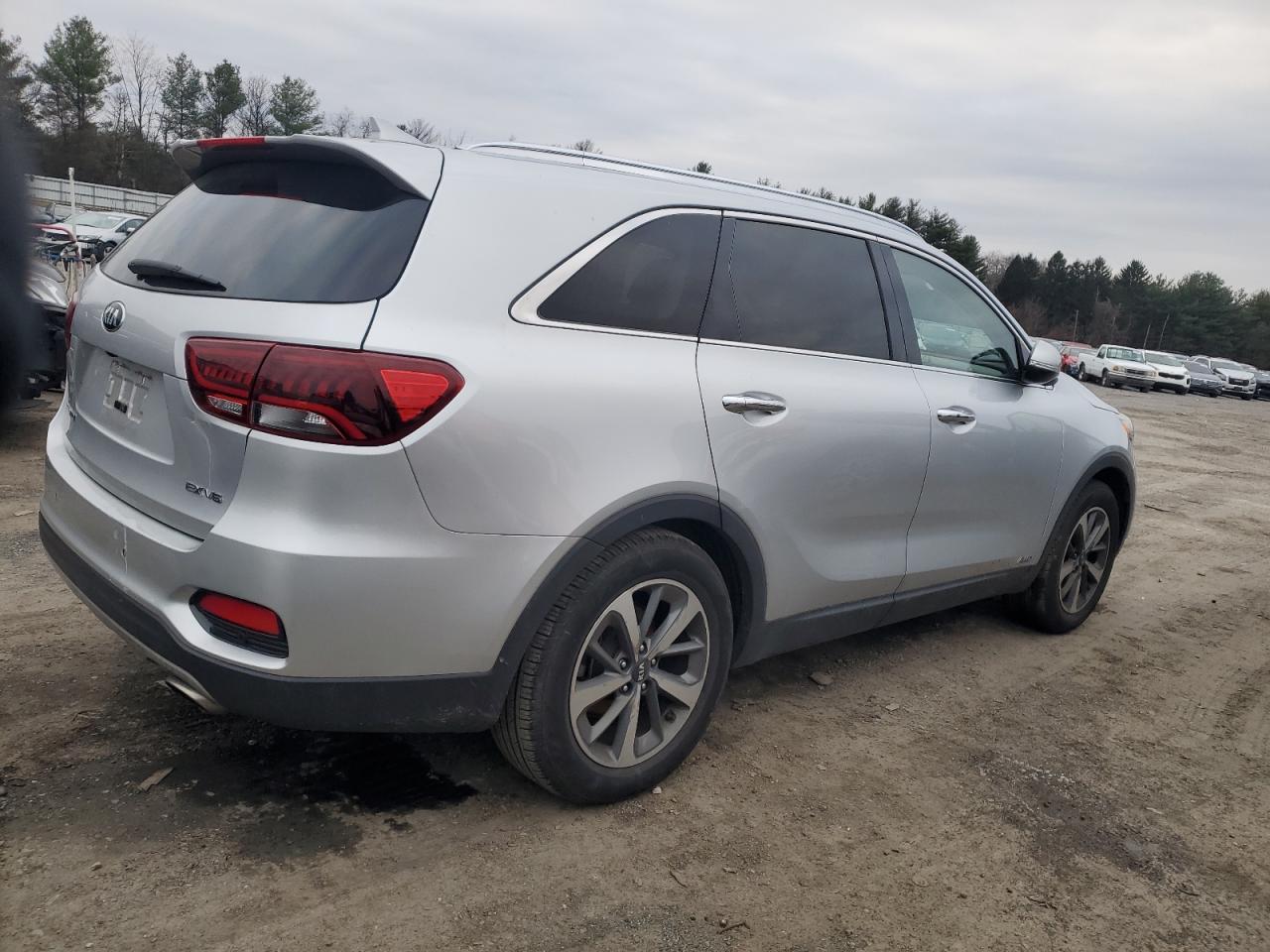 2019 Kia Sorento - Image 3