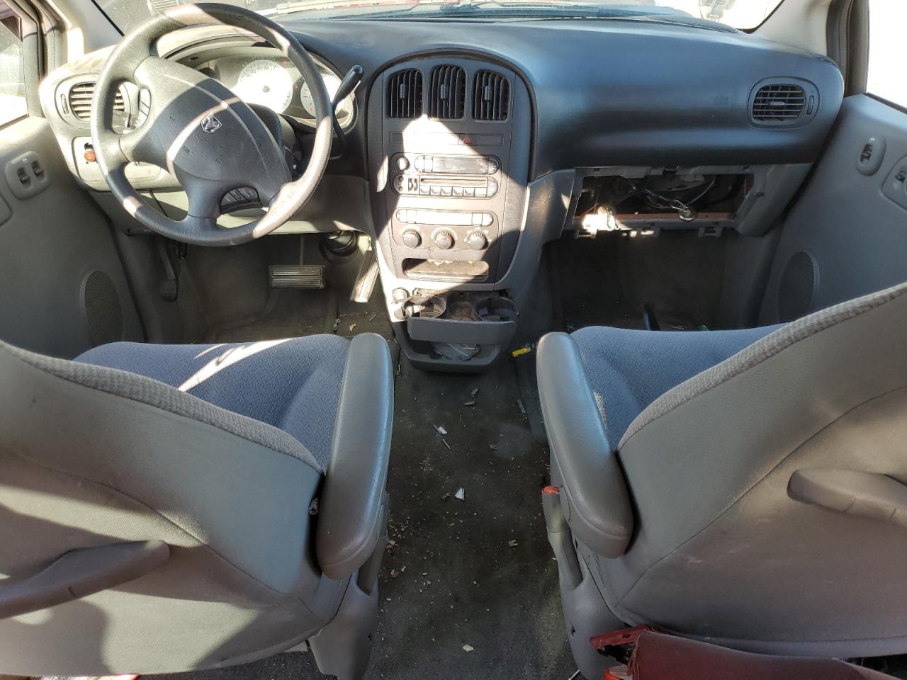 2005 Dodge Caravan - Image 8