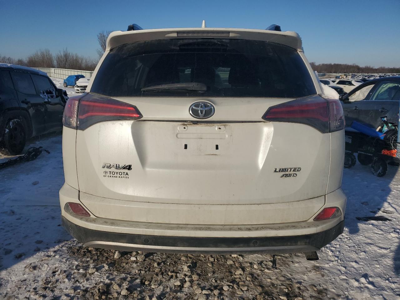 VIN 2T3DFREV2HW591688 2017 TOYOTA RAV4 no.6