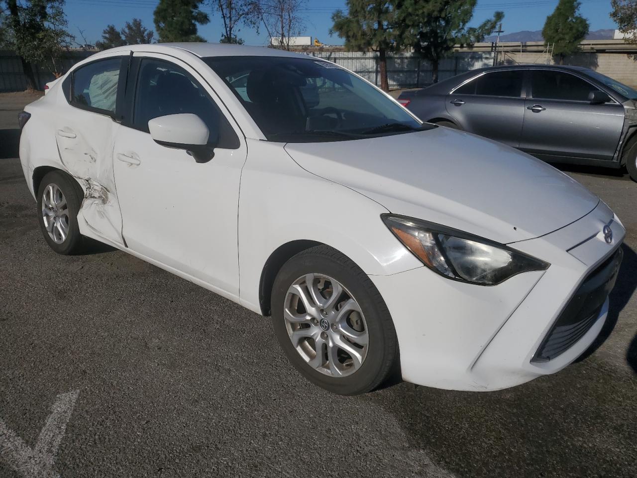 VIN 3MYDLBZV4GY115950 2016 TOYOTA SCION no.4