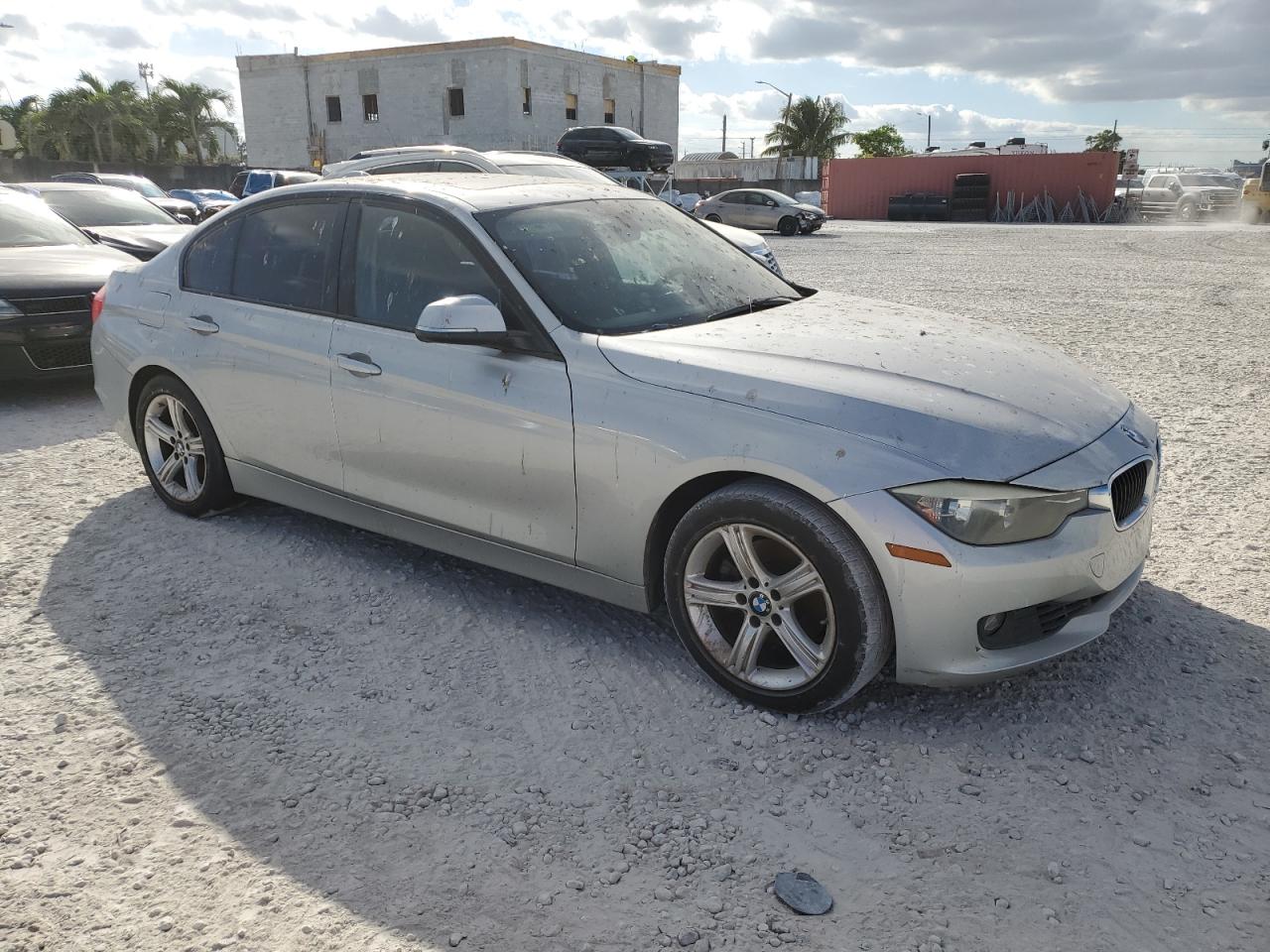 VIN WBA3C1C57DF441187 2013 BMW 3 SERIES no.4