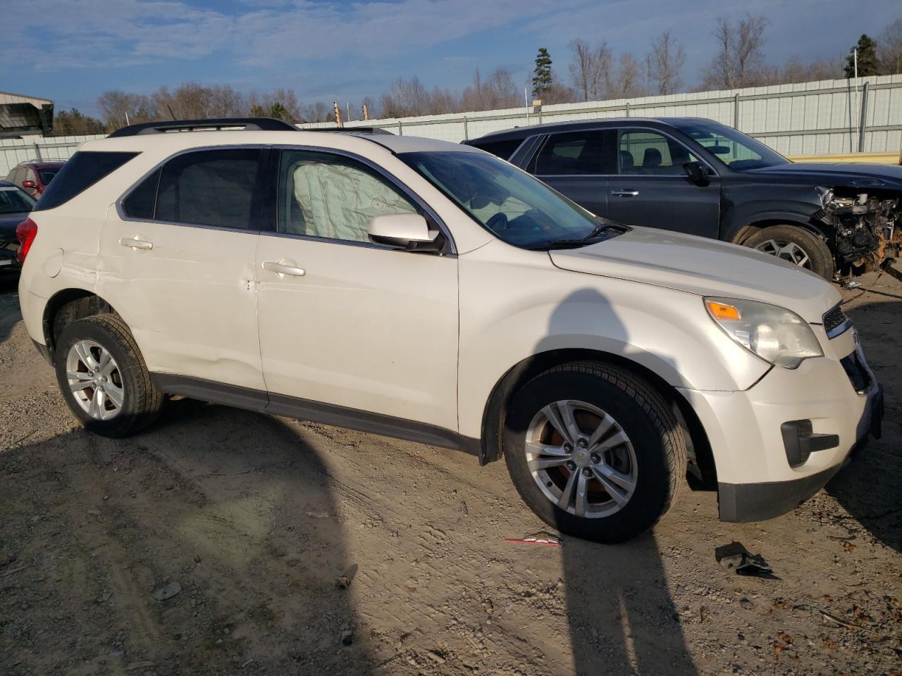 VIN 1GNFLFEK2FZ118139 2015 CHEVROLET EQUINOX no.4