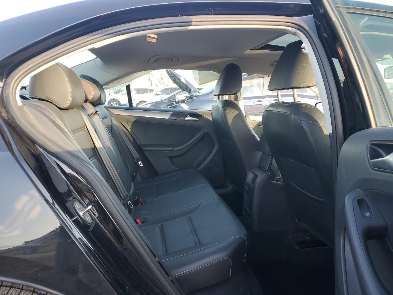 2018 Volkswagen Jetta - Image 10