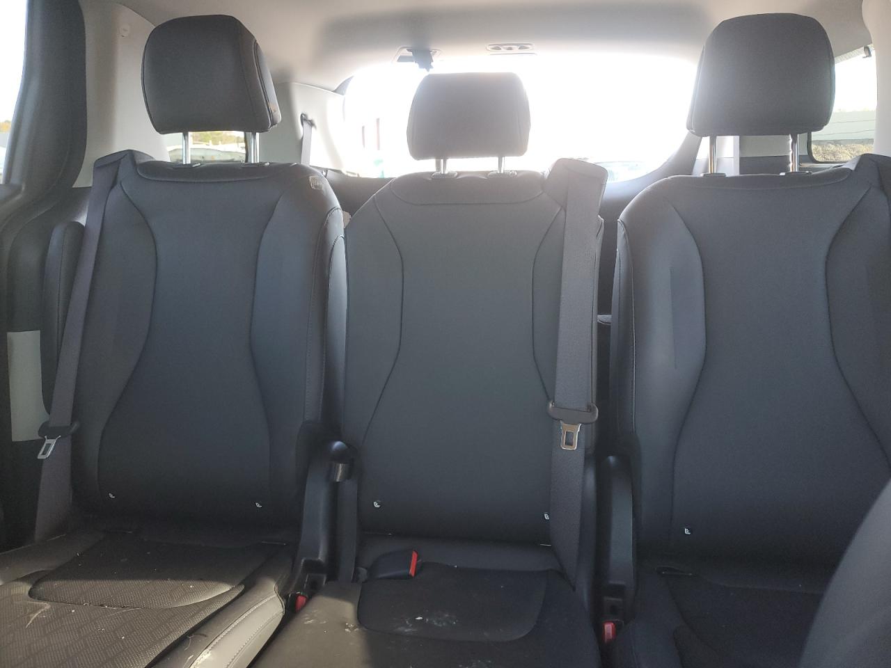 2024 Kia Carnival - Image 10