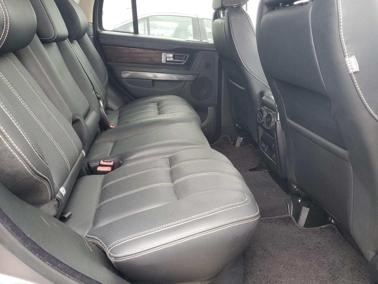 2011 Land Rover Range Rover - Image 10