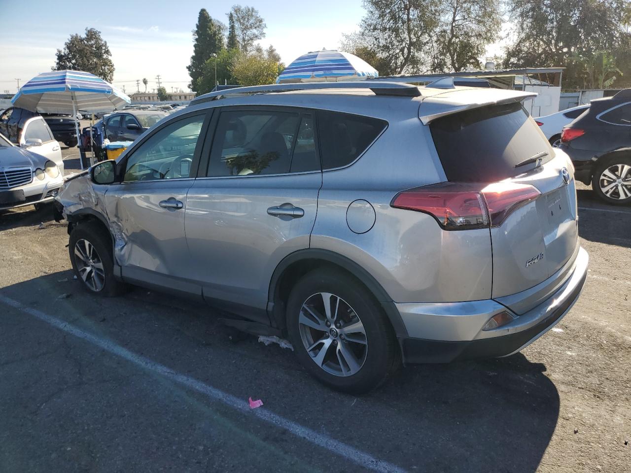 VIN 2T3WFREV4HW379495 2017 TOYOTA RAV4 no.2