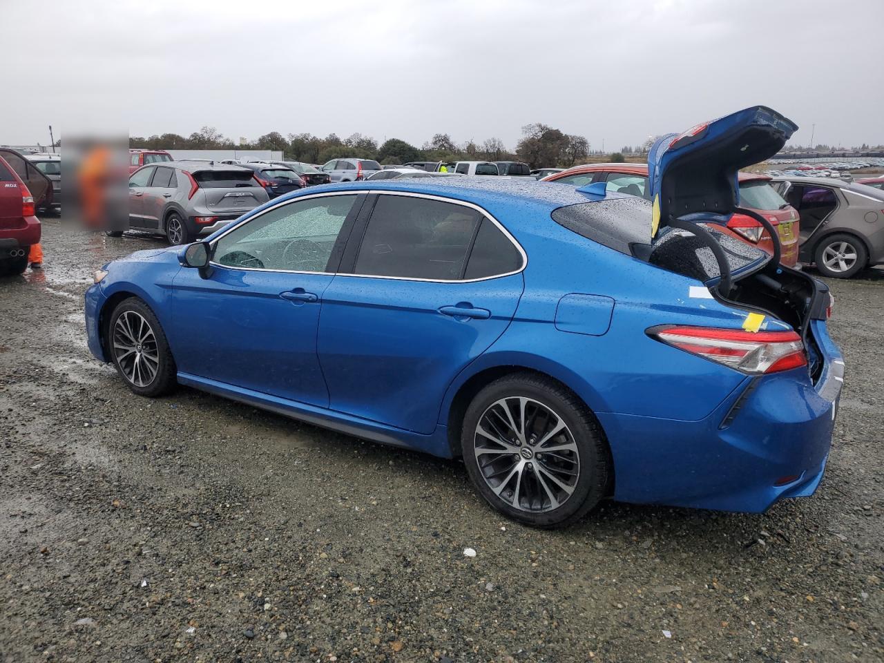 VIN 4T1B11HKXJU143741 2018 TOYOTA CAMRY no.2