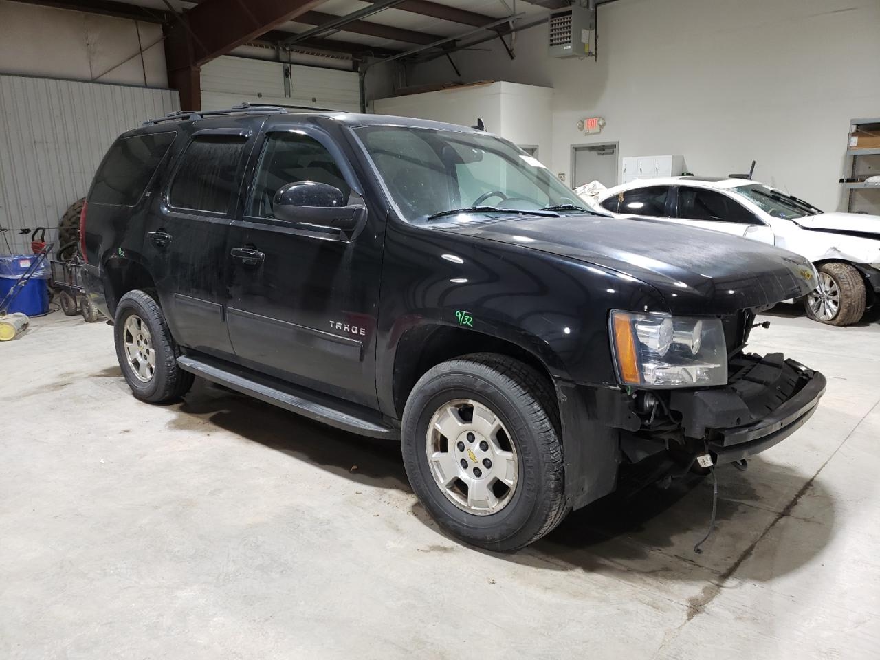 VIN 1GNSKBE05DR286718 2013 CHEVROLET TAHOE no.4