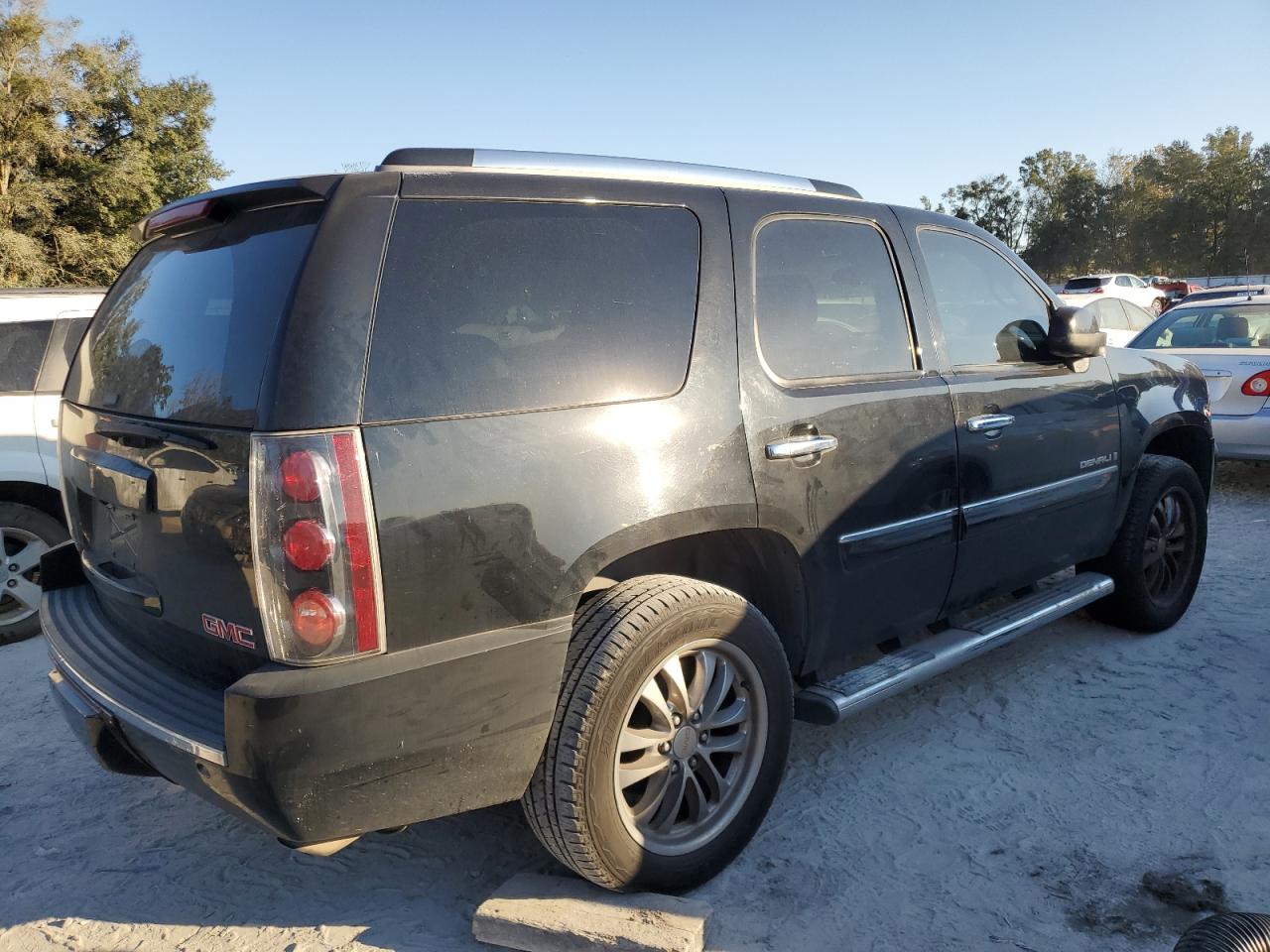 2007 GMC Yukon - Image 3
