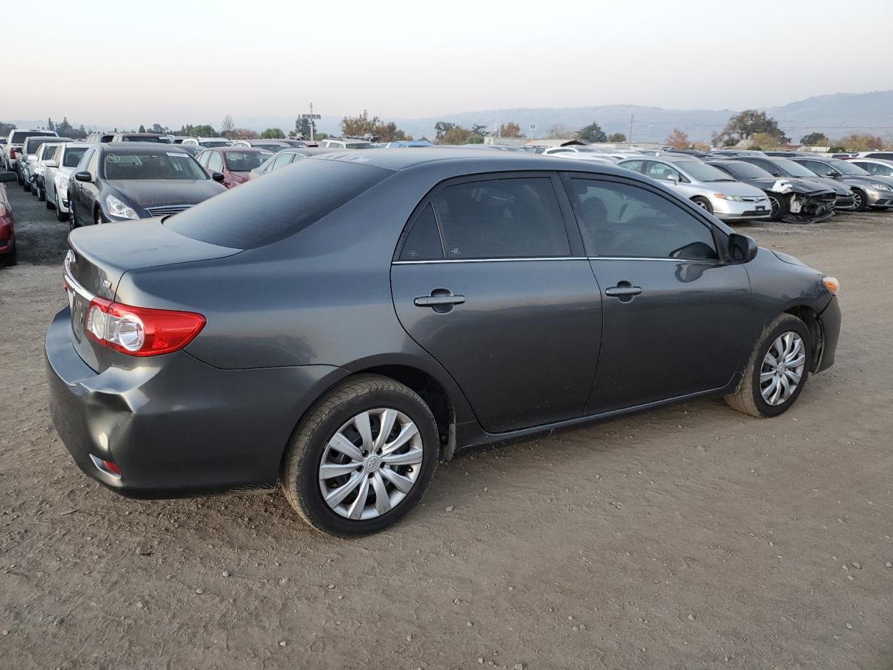 VIN 2T1BU4EE2DC943866 2013 TOYOTA COROLLA no.3