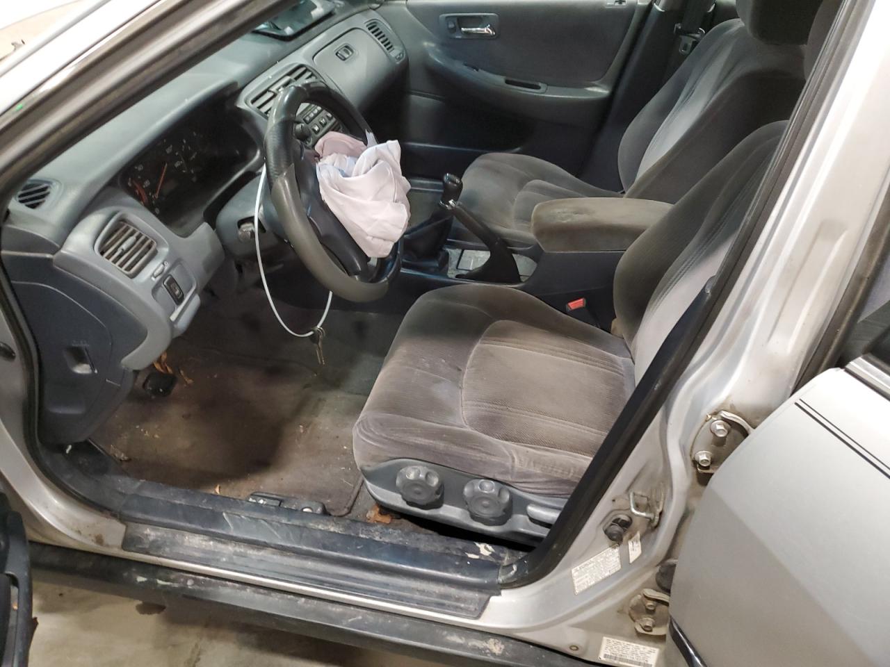 2000 Honda Accord Lx VIN: 1HGCG6551YA103726 Lot: 84648204
