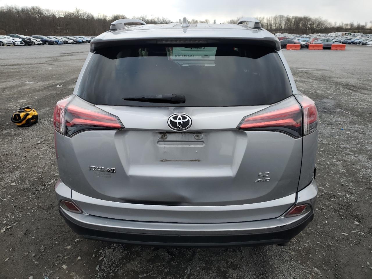 2018 Toyota RAV 4 - Image 6