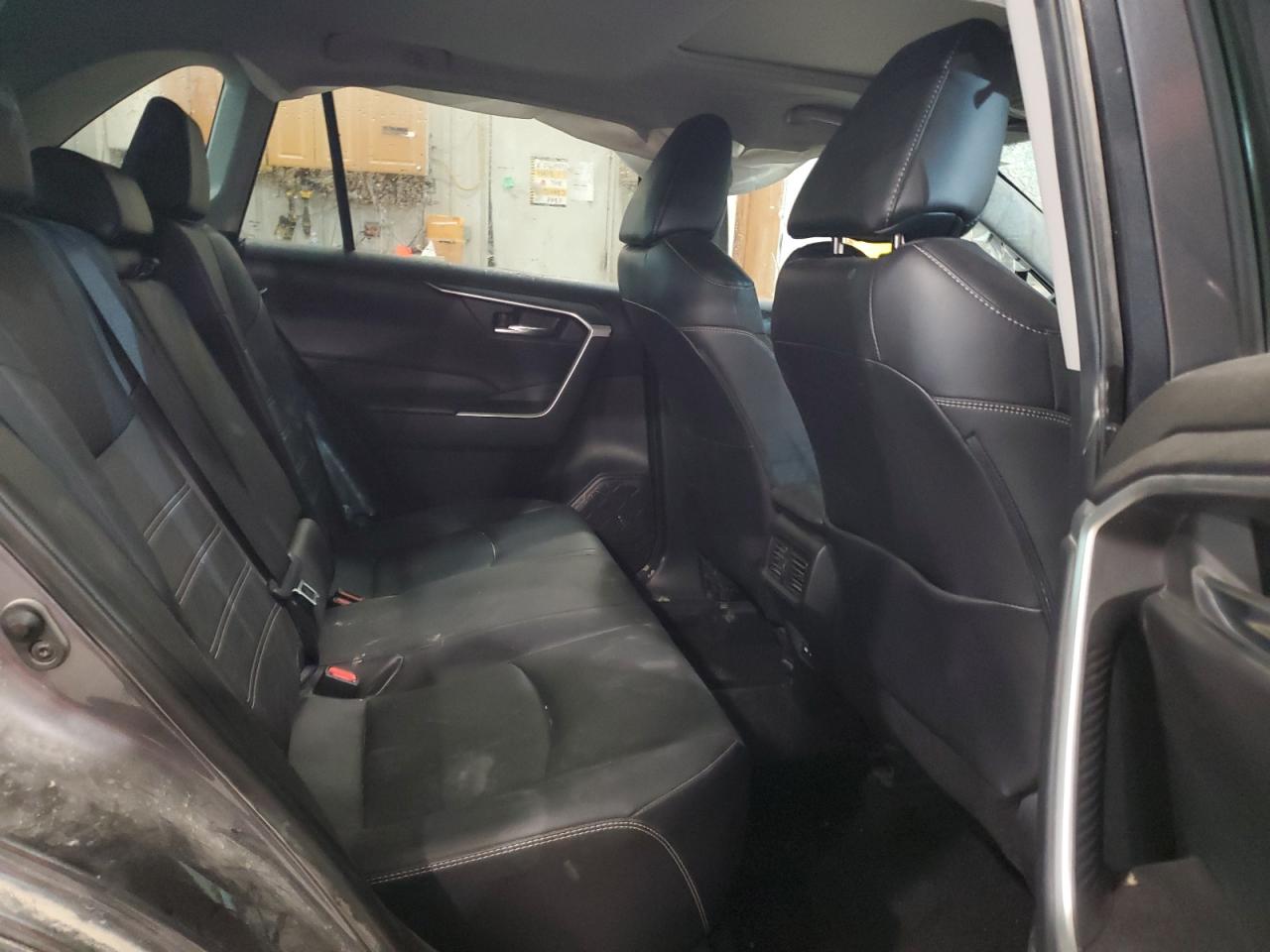 2021 Toyota RAV 4 - Image 11