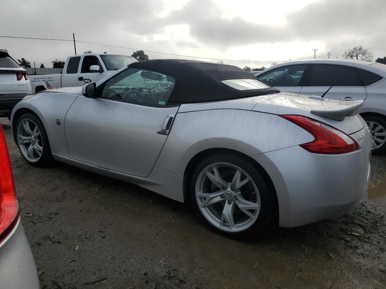 2010 Nissan 370Z - Image 2