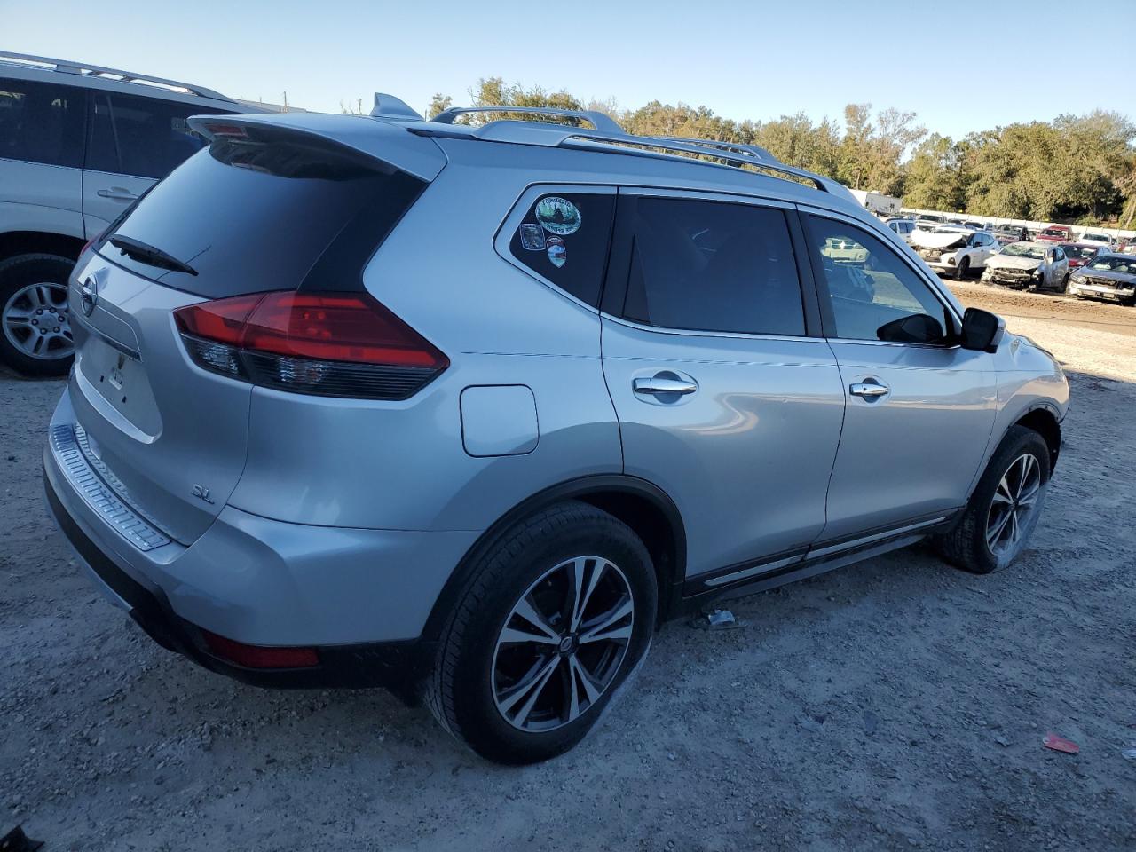 2017 Nissan Rogue - Image 3