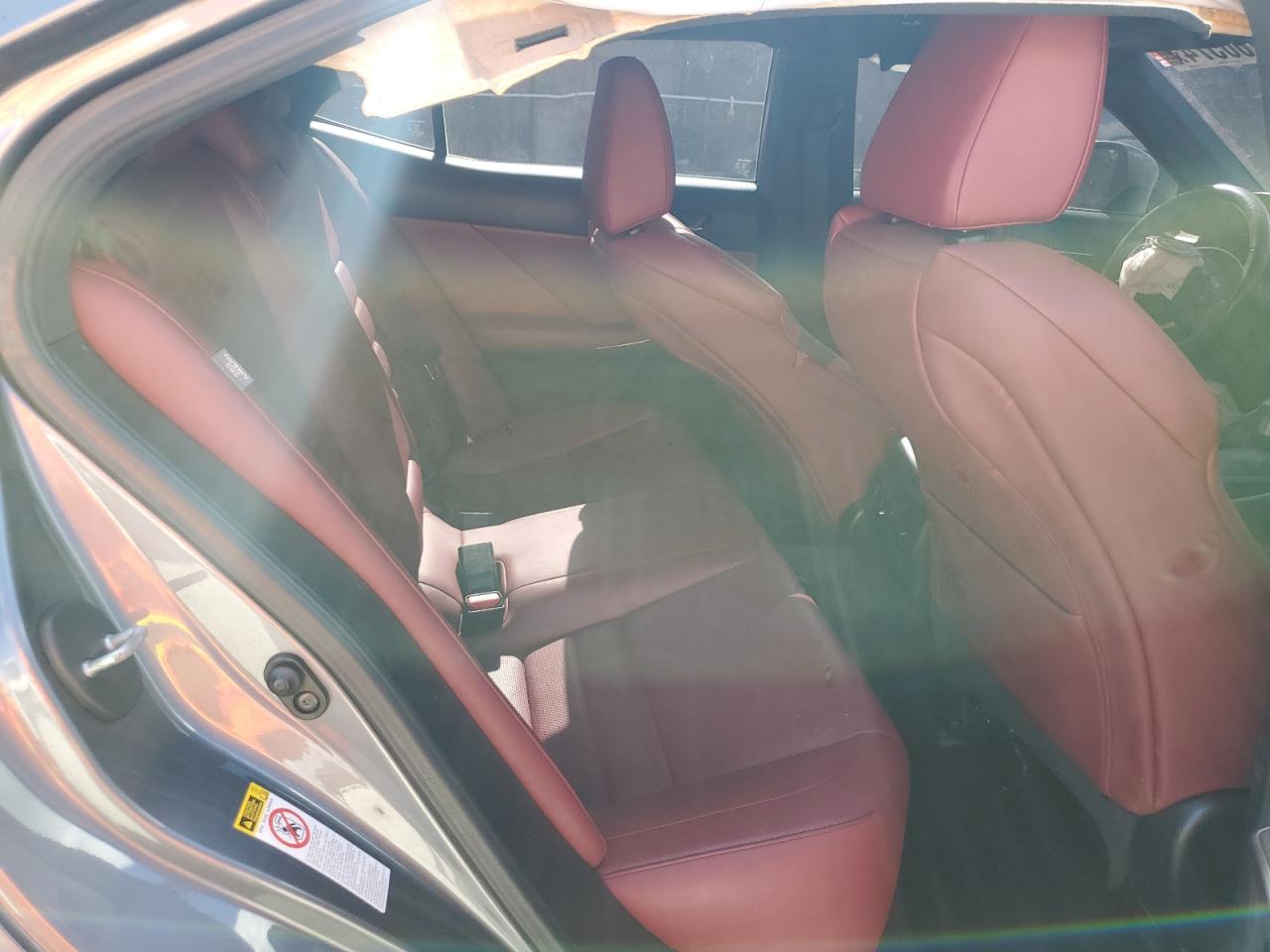 2014 Lexus IS - Image 10