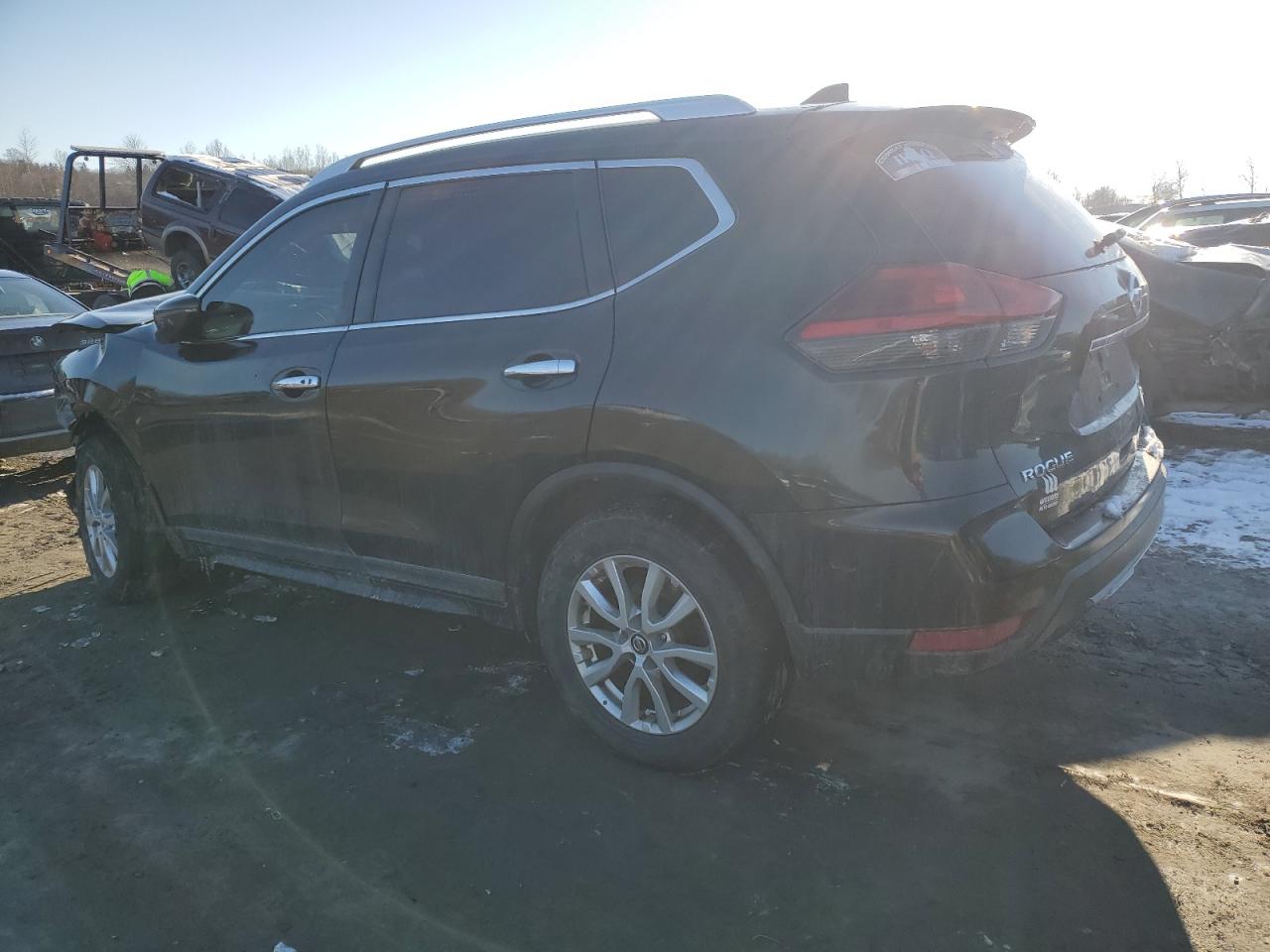 2017 Nissan Rogue - Image 2