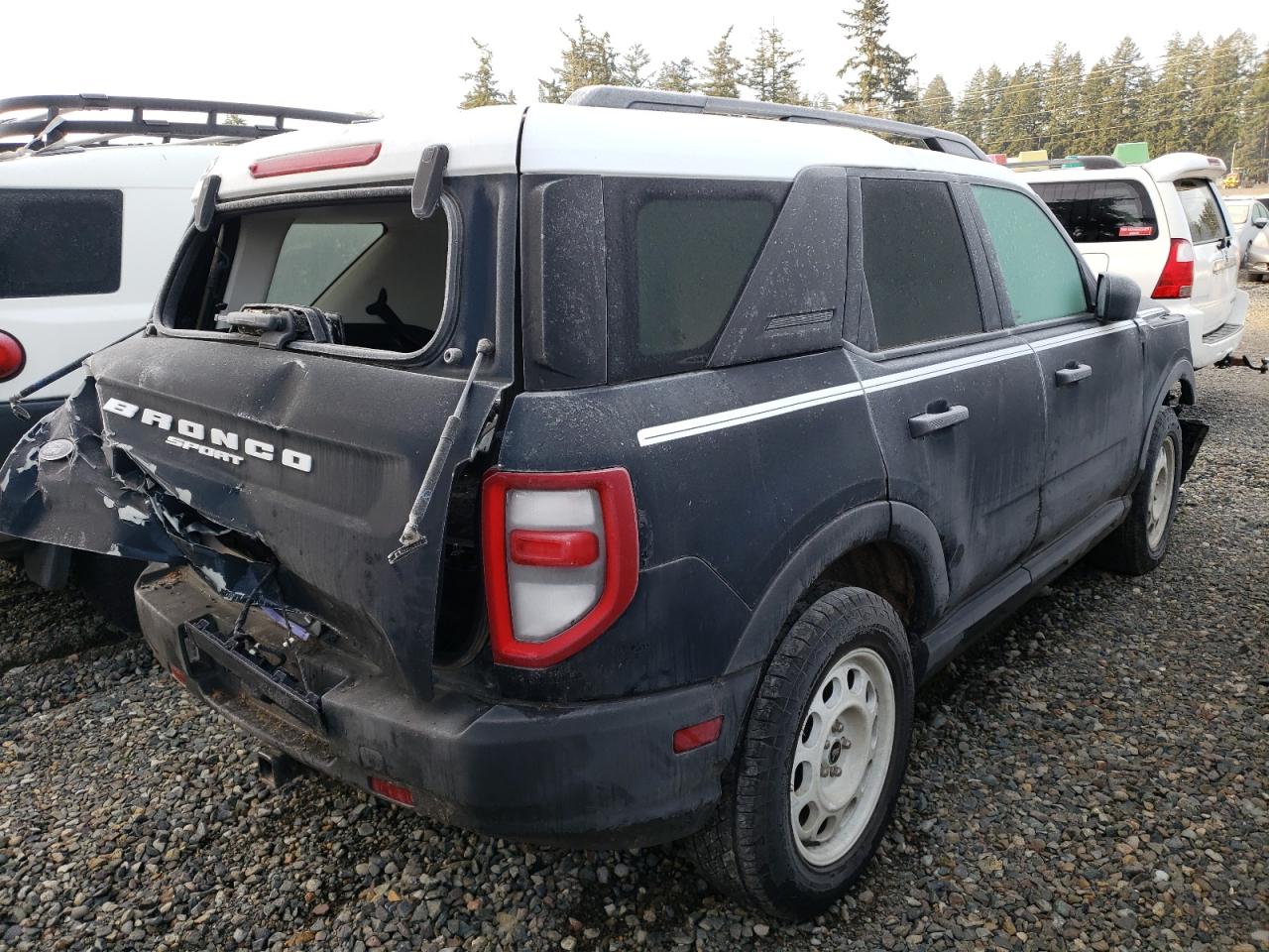 2023 Ford Bronco - Image 3