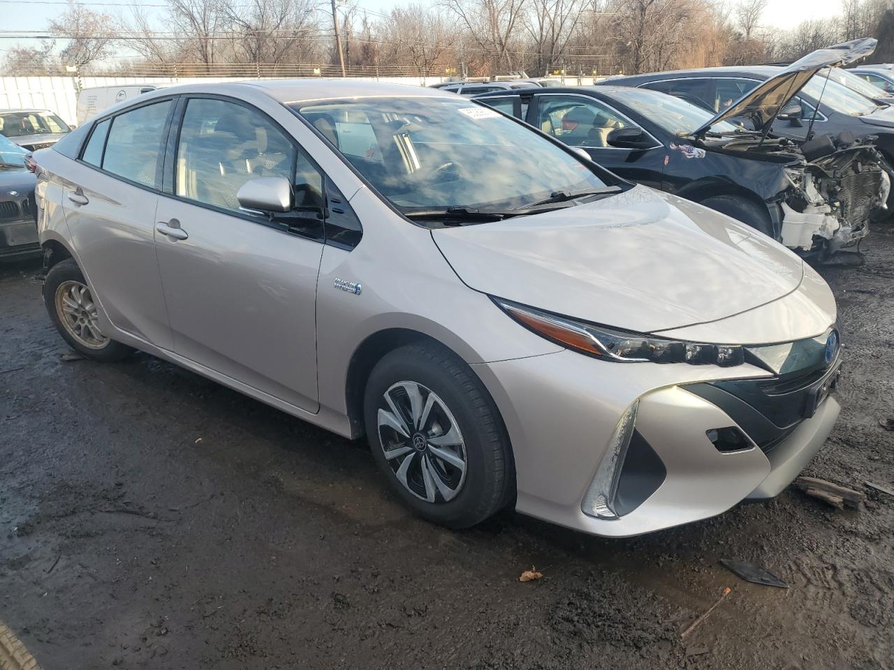 VIN JTDKARFP6J3077115 2018 TOYOTA PRIUS no.4