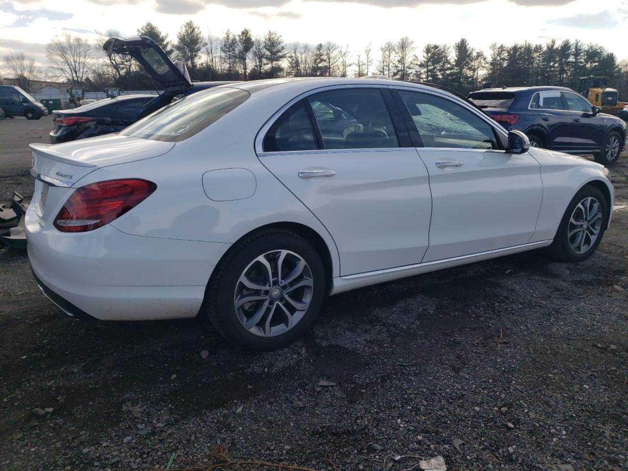 VIN 55SWF4KBXGU138136 2016 MERCEDES-BENZ C-CLASS no.3