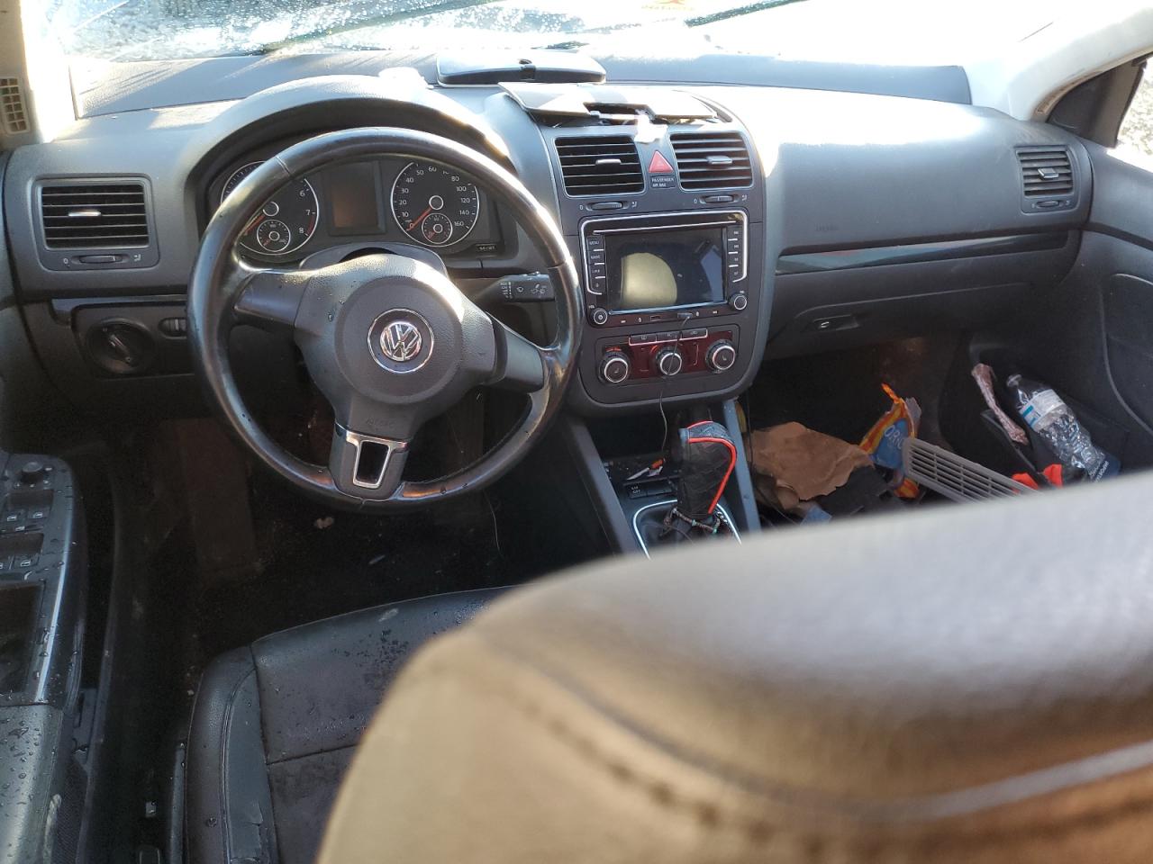 2010 Volkswagen Jetta - Image 8