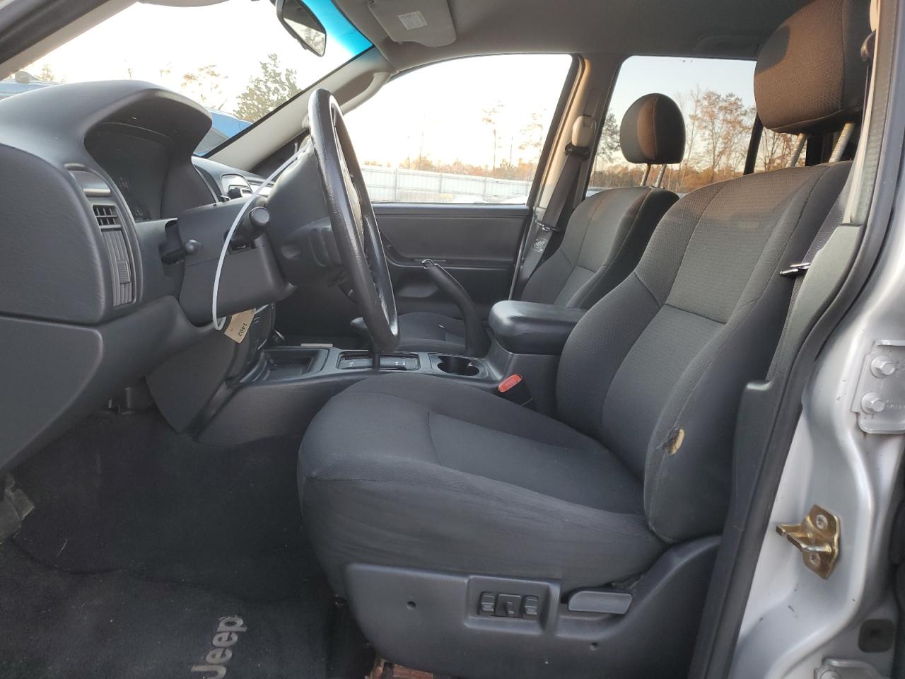 2004 Jeep Grand Cherokee - Image 7