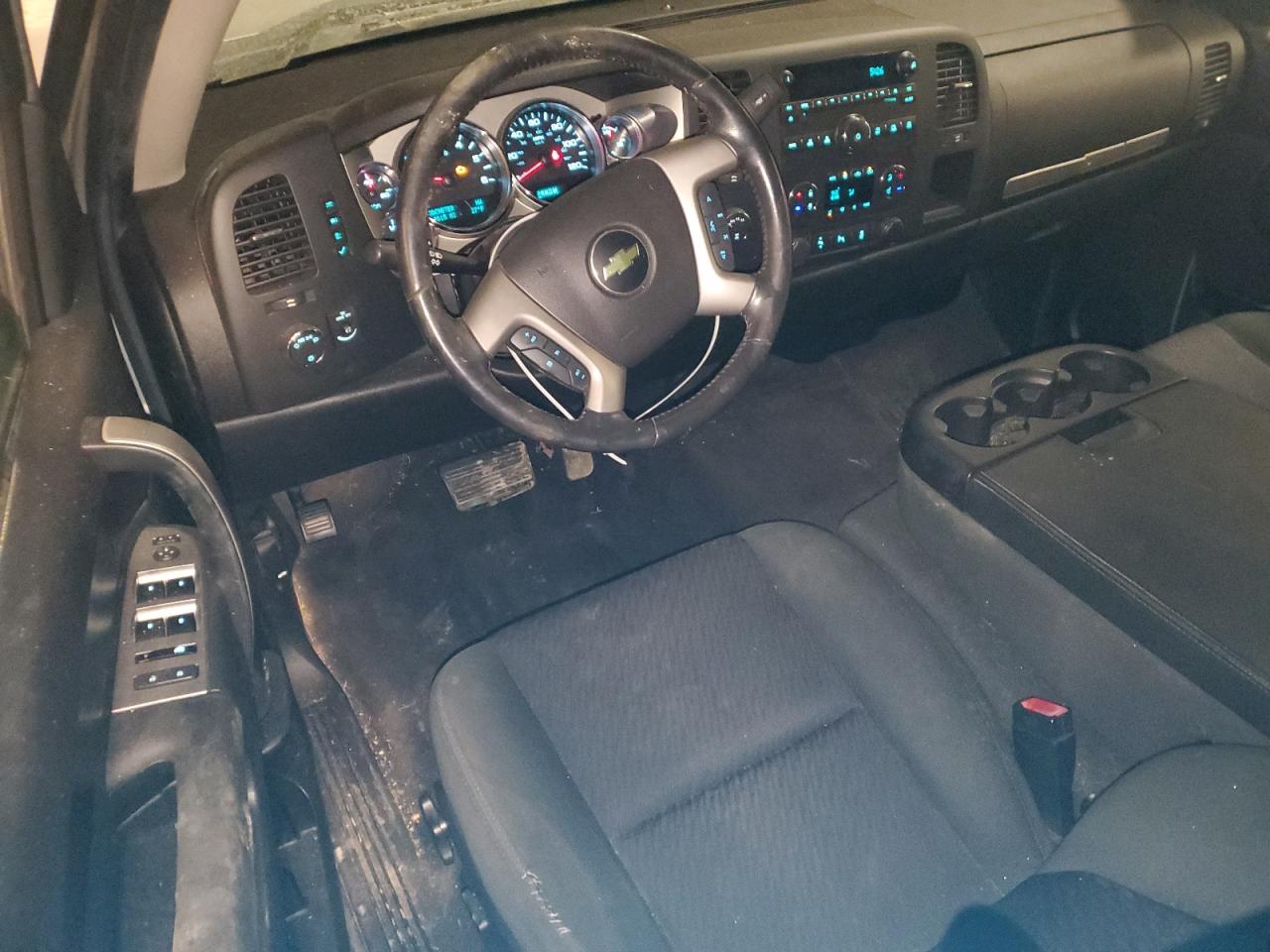 2013 Chevrolet Silverado - Image 8