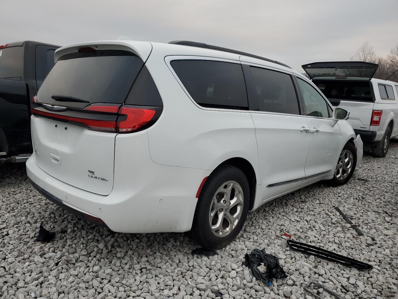 2022 Chrysler Pacifica - Image 3