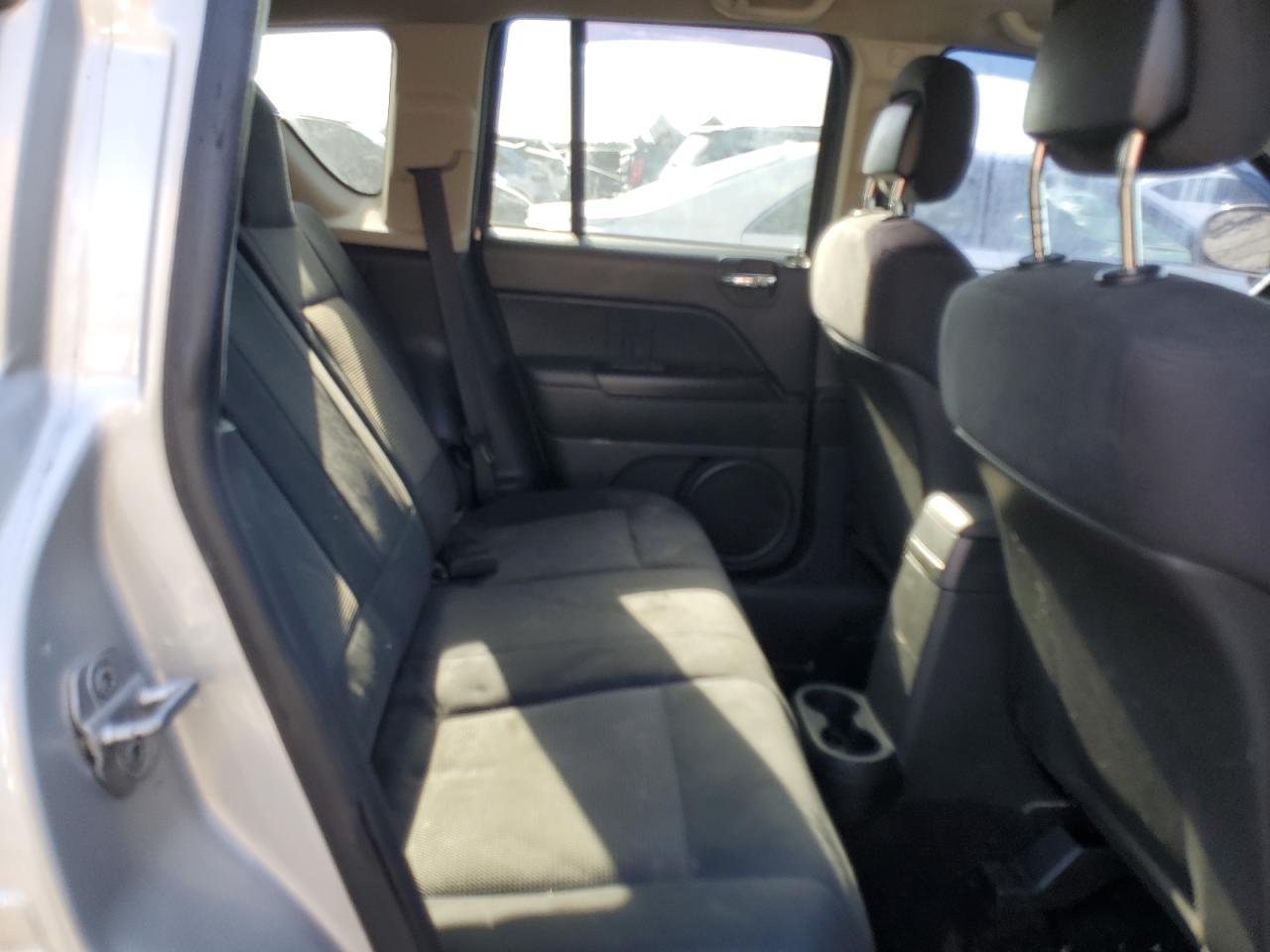 2011 Jeep Compass - Image 11