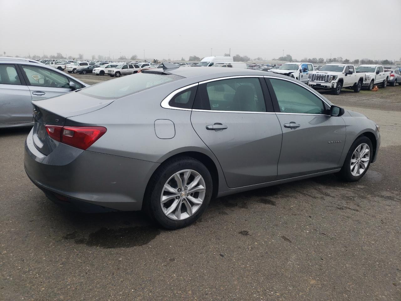 2023 Chevrolet Malibu - Image 3