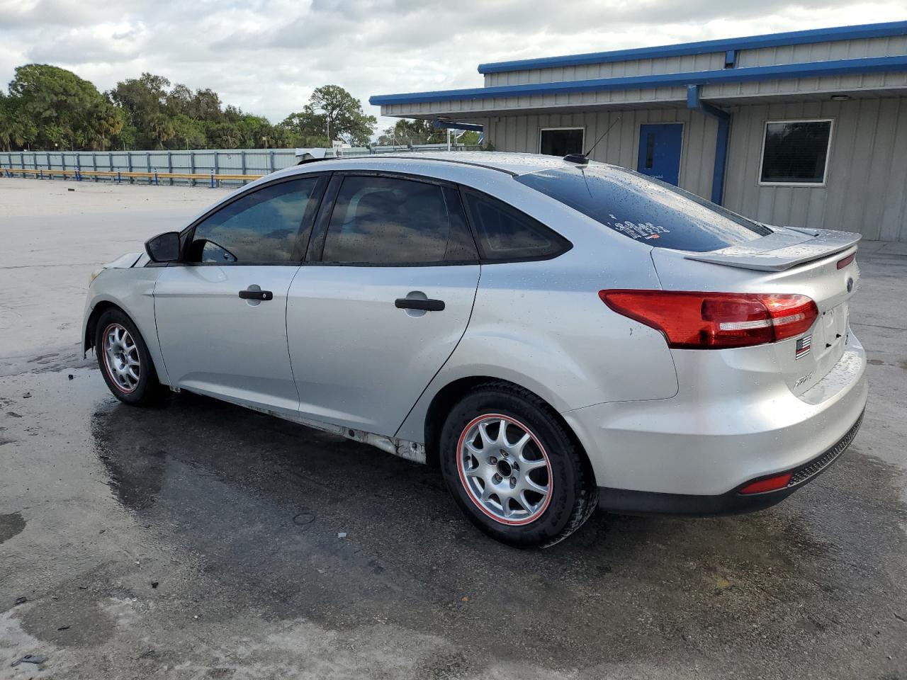 VIN 1FADP3E26FL345538 2015 FORD FOCUS no.2