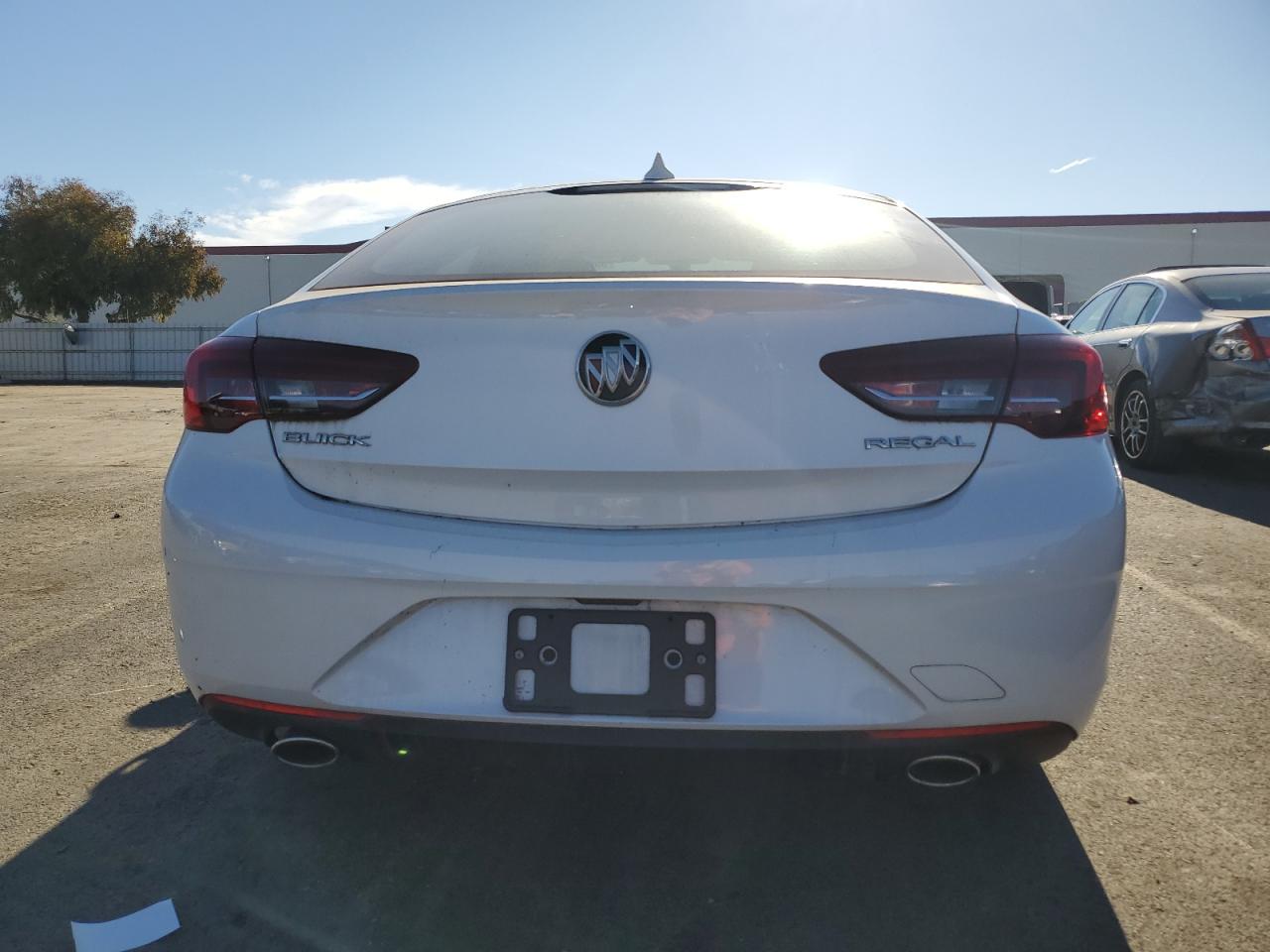 2018 Buick Regal Essence VIN: W04GP6SX6J1104053 Lot: 83095274