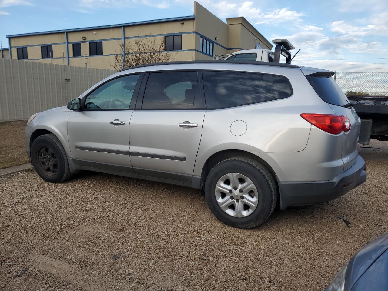 2010 Chevrolet Traverse - Image 2