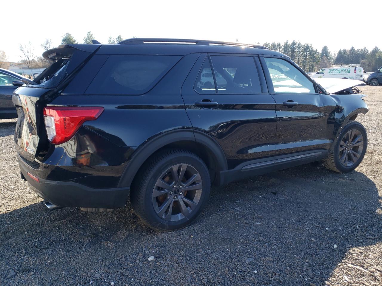 2022 Ford Explorer - Image 3