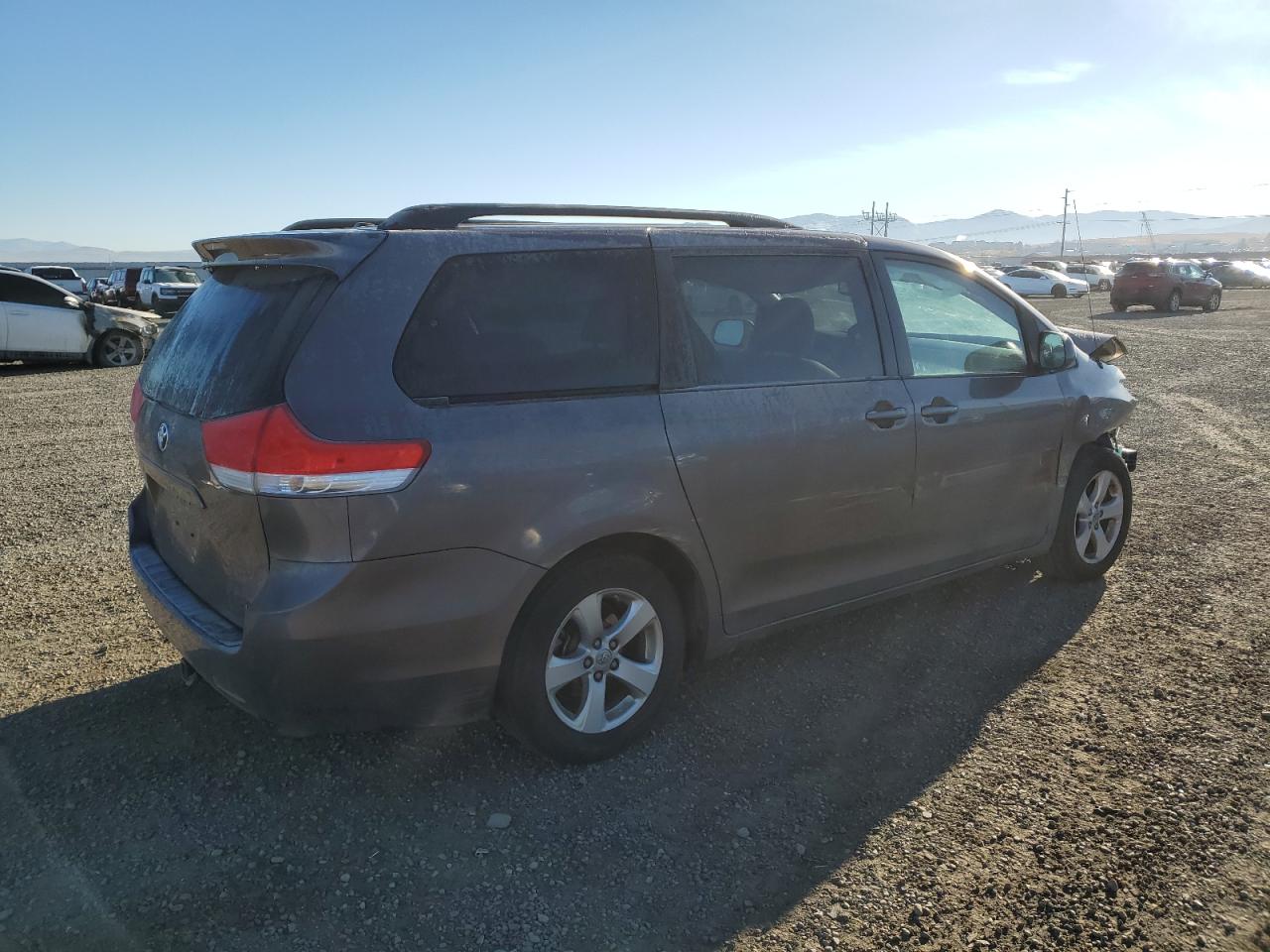 2014 Toyota Sienna - Image 3