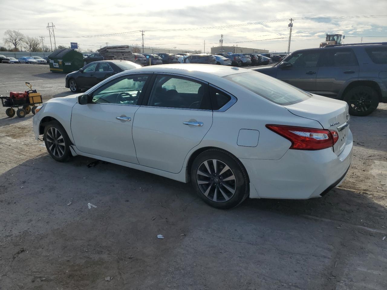 2017 Nissan Altima - Image 2