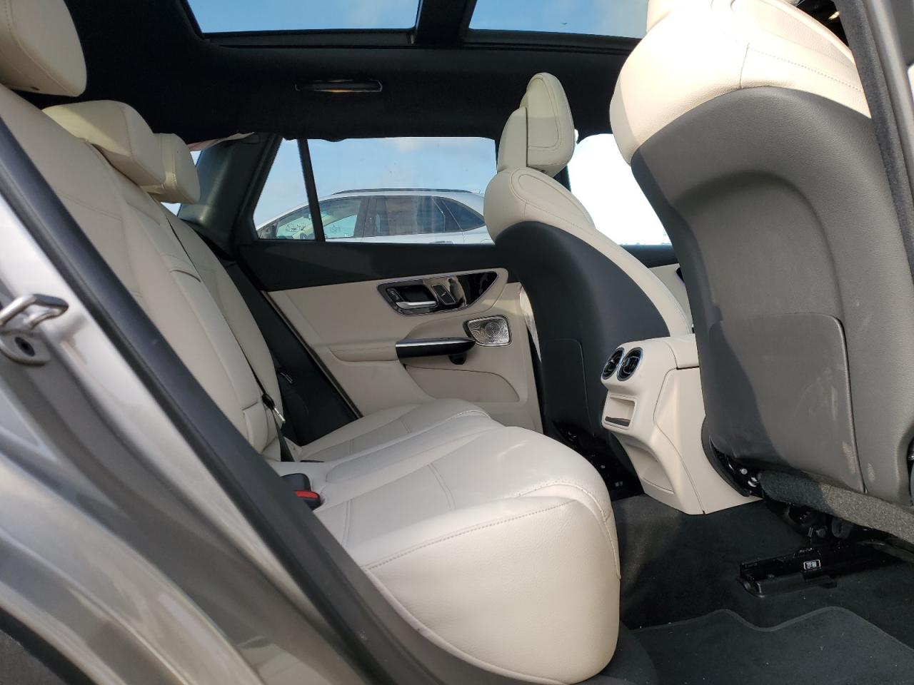 2024 Mercedes-Benz GLC - Image 11