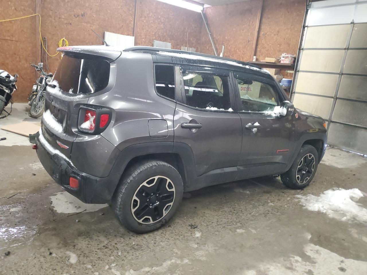 VIN ZACCJBCT9GPD95313 2016 JEEP RENEGADE no.3