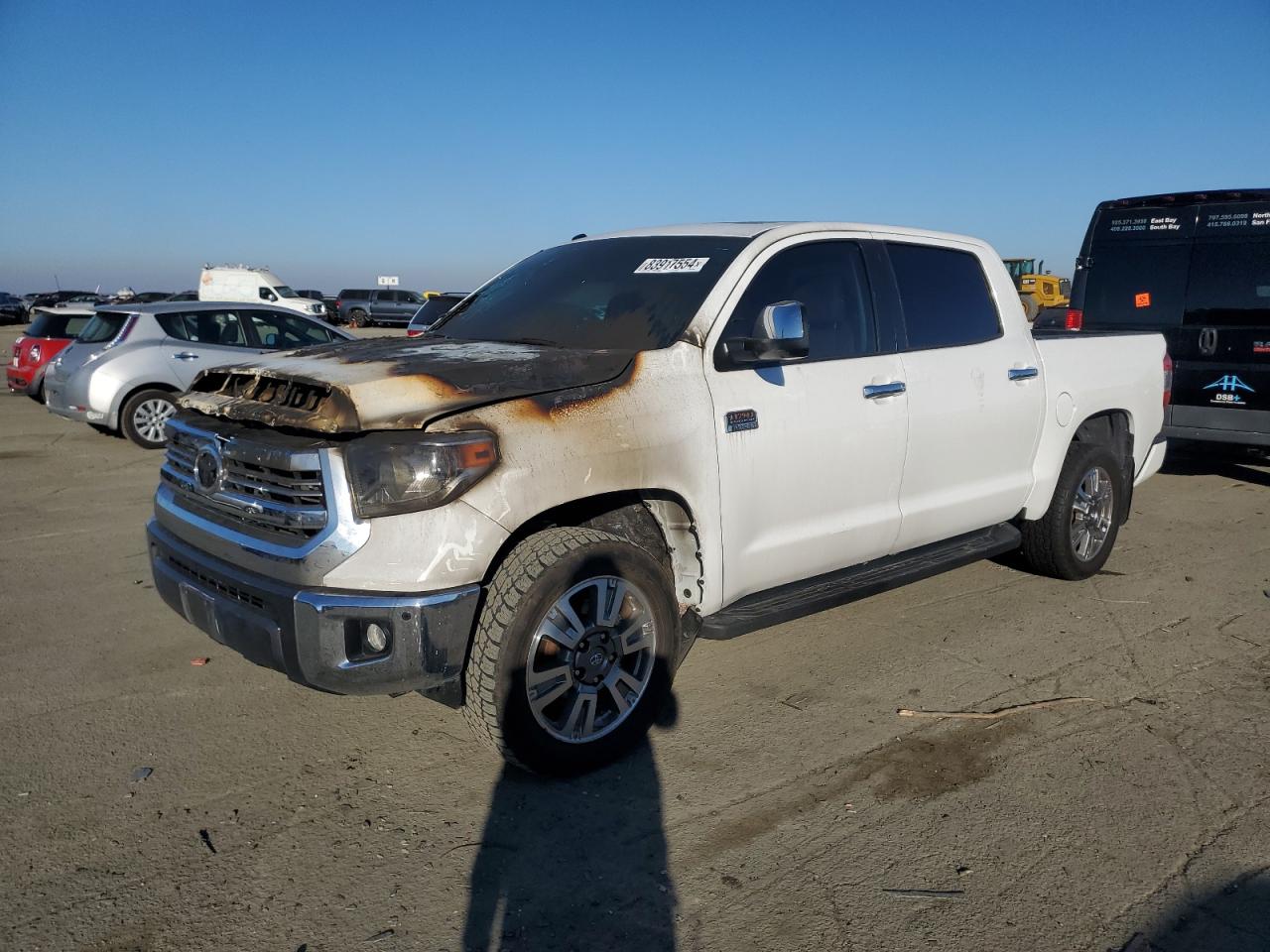 VIN 5TFAY5F16HX660668 2017 TOYOTA TUNDRA no.1