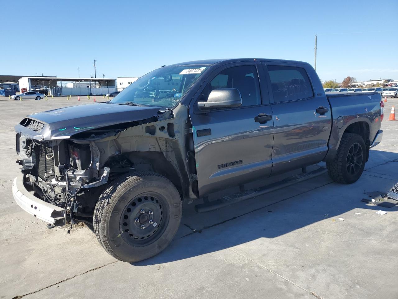 VIN 5TFDW5F1XJX699577 2018 TOYOTA TUNDRA no.1