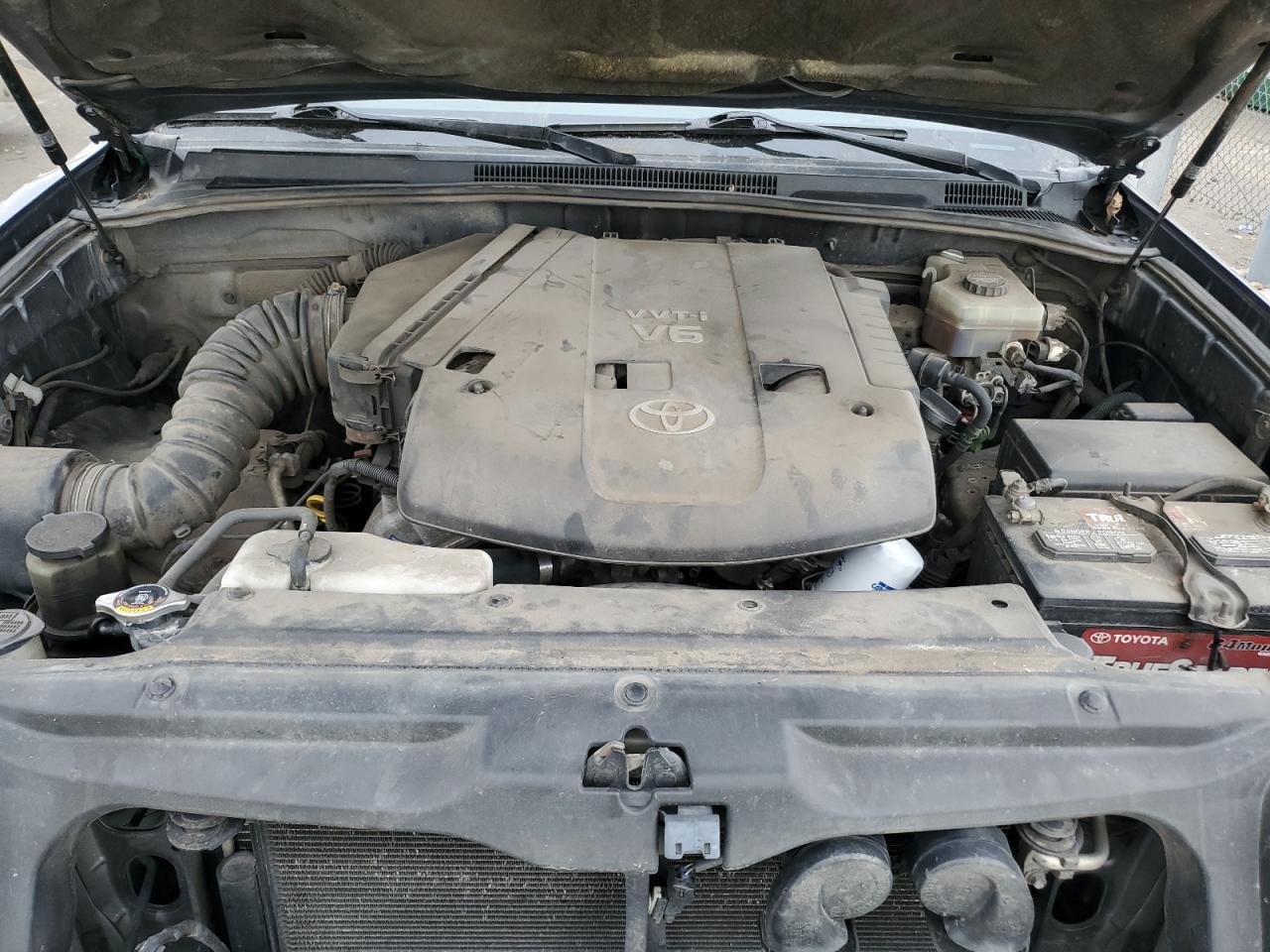 2004 Toyota 4Runner - Image 13