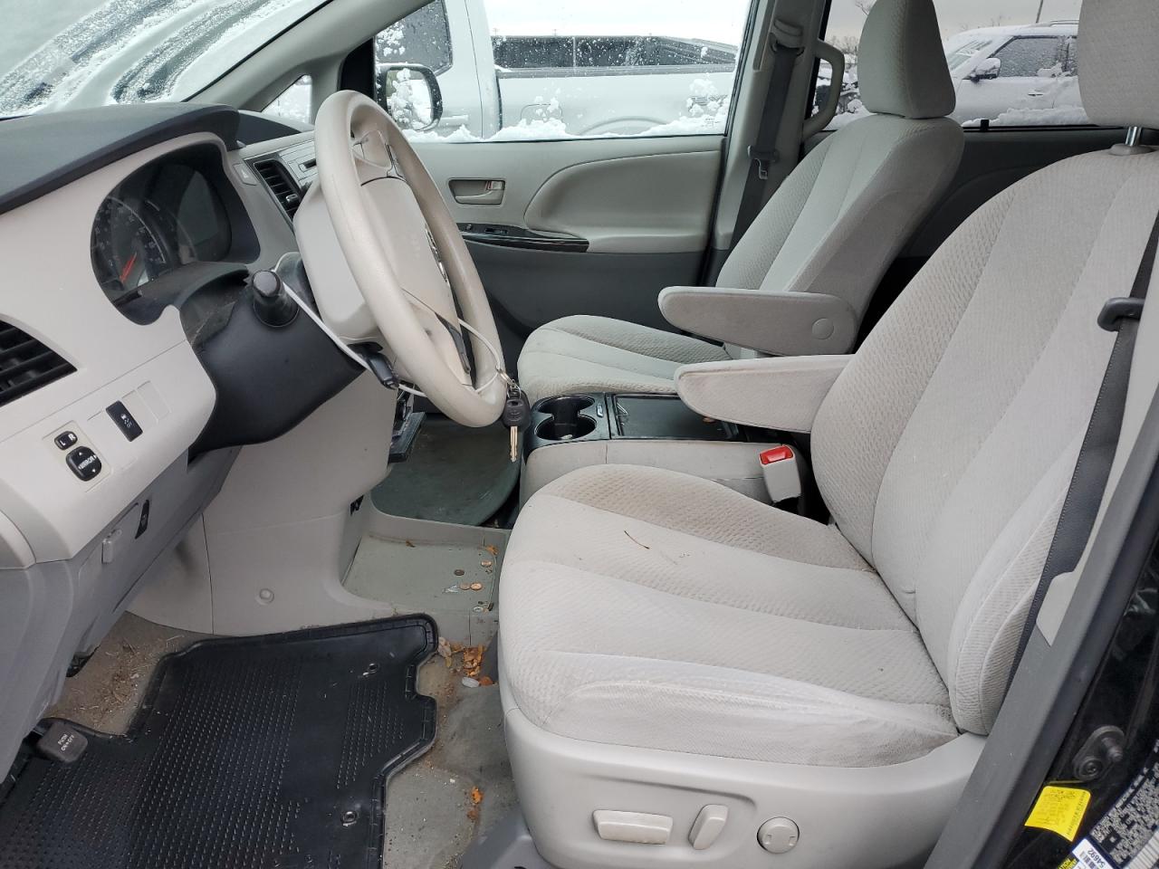 2012 Toyota Sienna - Image 7