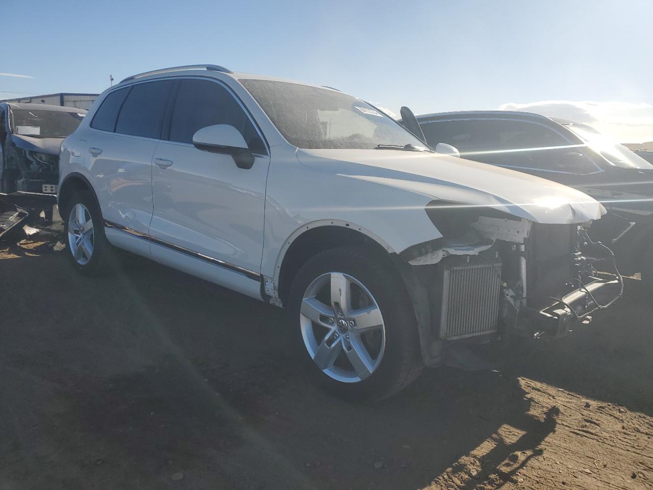 2014 Volkswagen Touareg - Image 4