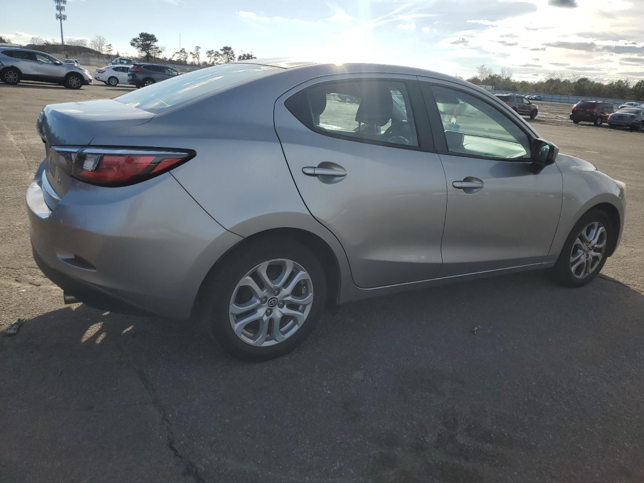 VIN 3MYDLBZV9GY129858 2016 TOYOTA SCION no.3