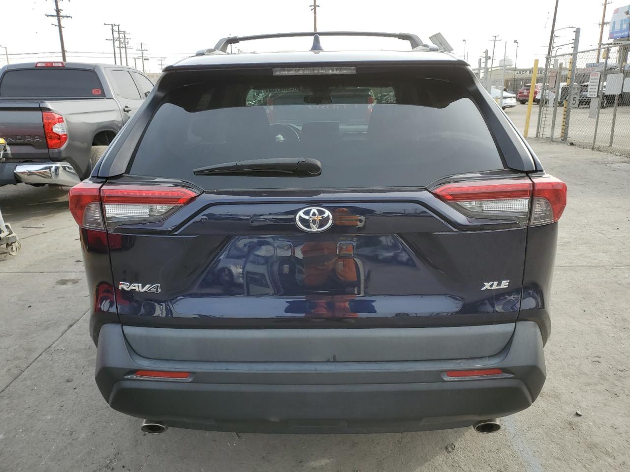 2019 Toyota Rav4 Xle VIN: 2T3W1RFVXKW031205 Lot: 84666794