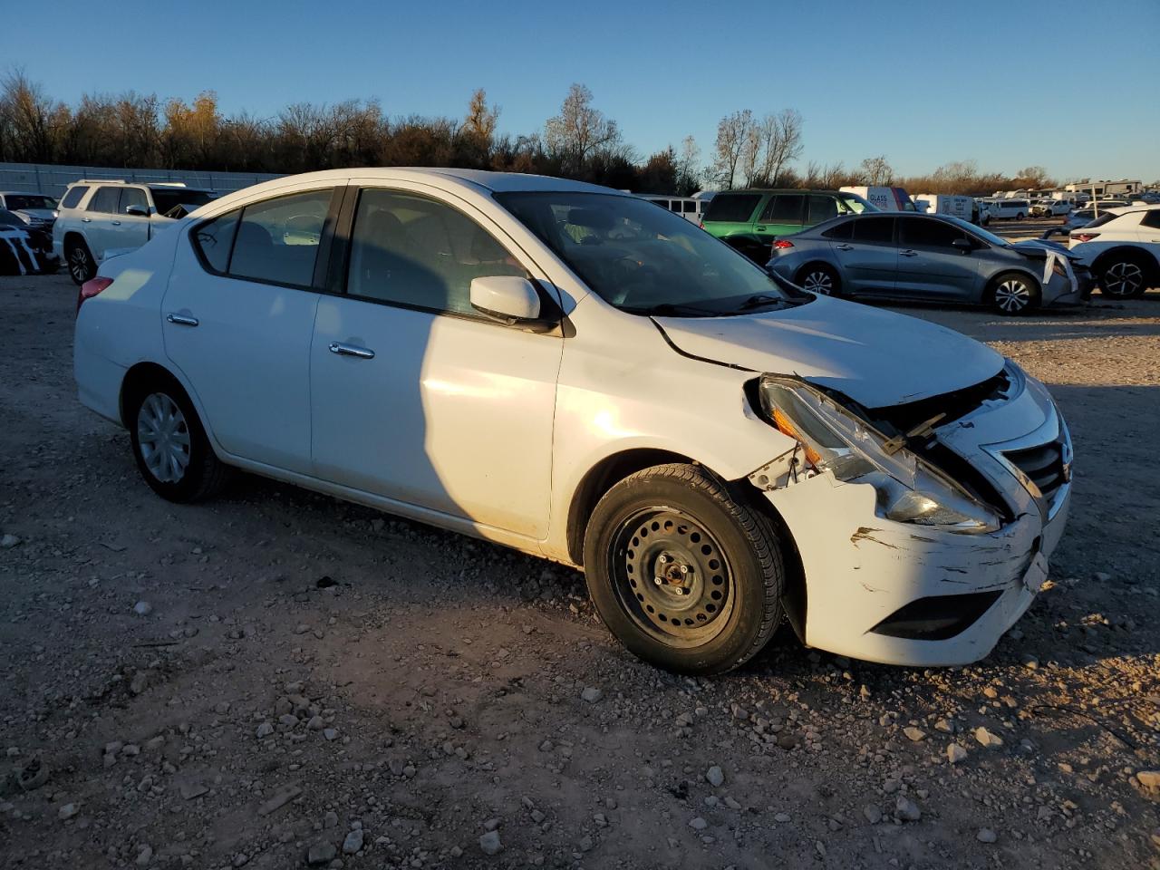 VIN 3N1CN7APXKL850973 2019 NISSAN VERSA no.4