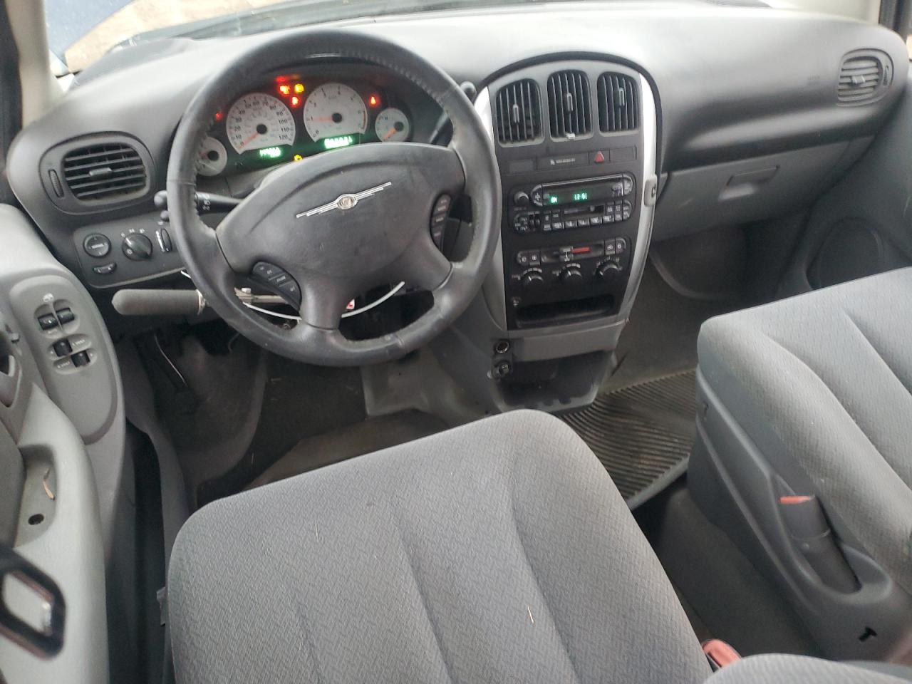 2006 Chrysler Town & Country - Image 8