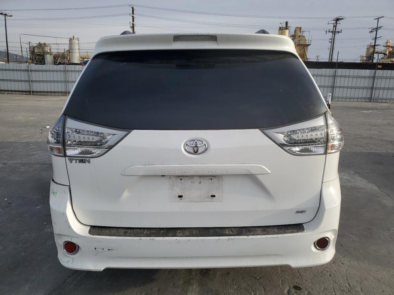 VIN 5TDXK3DC9FS629485 2015 TOYOTA SIENNA no.6